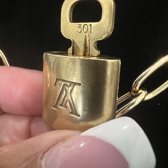 LOUIS VUITTON CHOKER - Picture 4 of 7